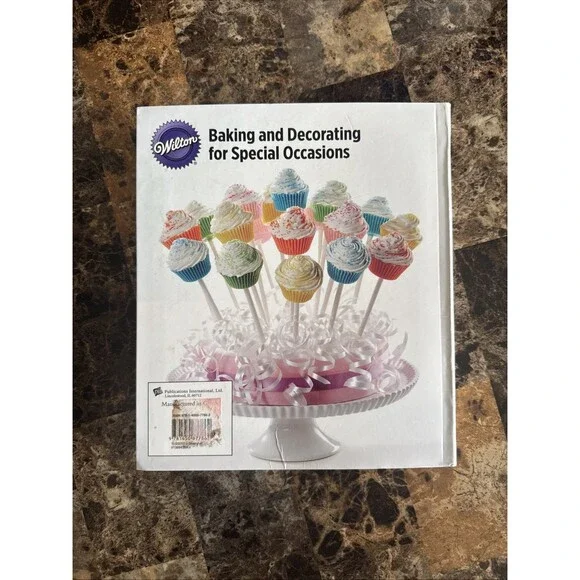 Wilton Baking & Decorating for Special Occasions Book Like New - Picture 3 of 11